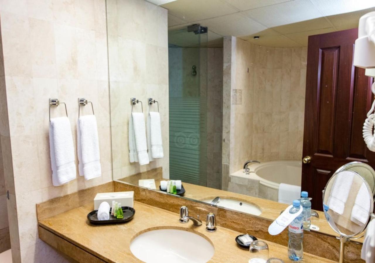 J&A Classic Hotel Lima Buitenkant foto Bathroom