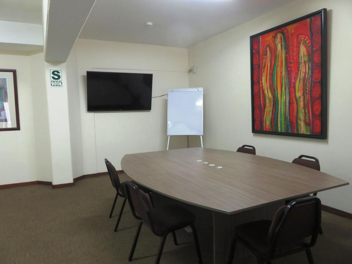 J&A Classic Hotel Lima Buitenkant foto A meeting room at the University of the Free State