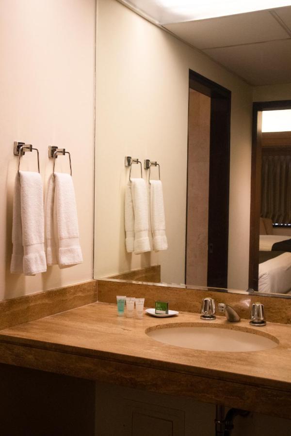 J&A Classic Hotel Lima Buitenkant foto Bathroom