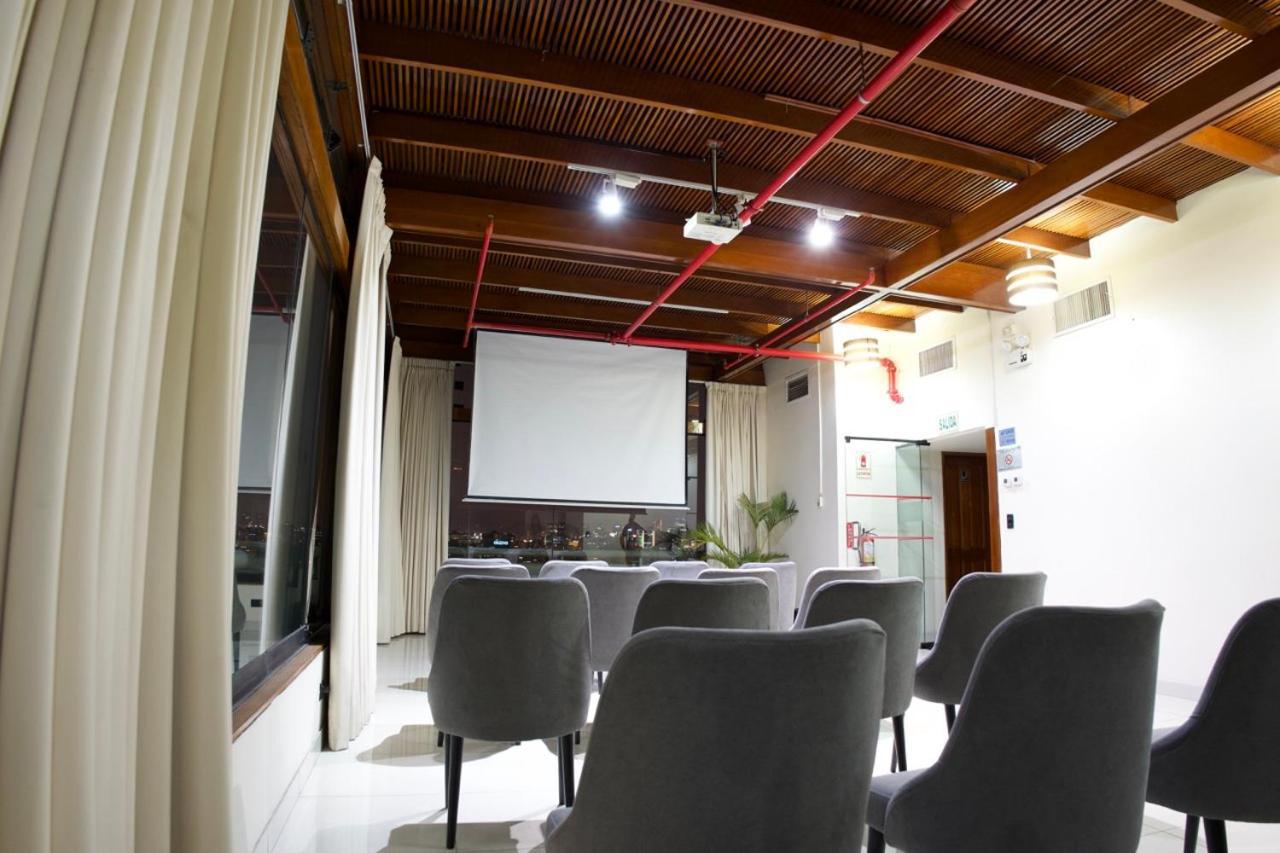 J&A Classic Hotel Lima Buitenkant foto The boardroom