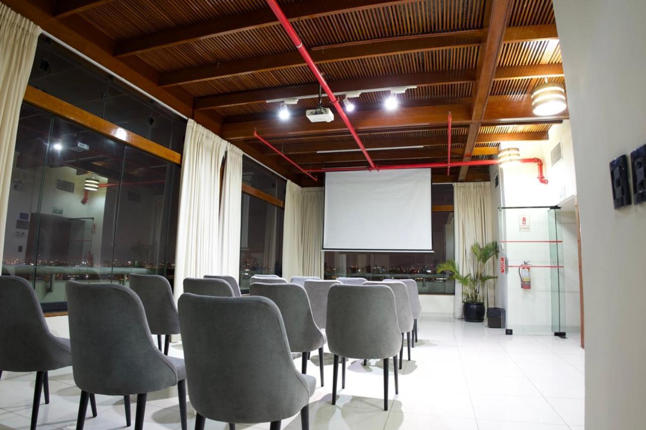 J&A Classic Hotel Lima Buitenkant foto The auditorium