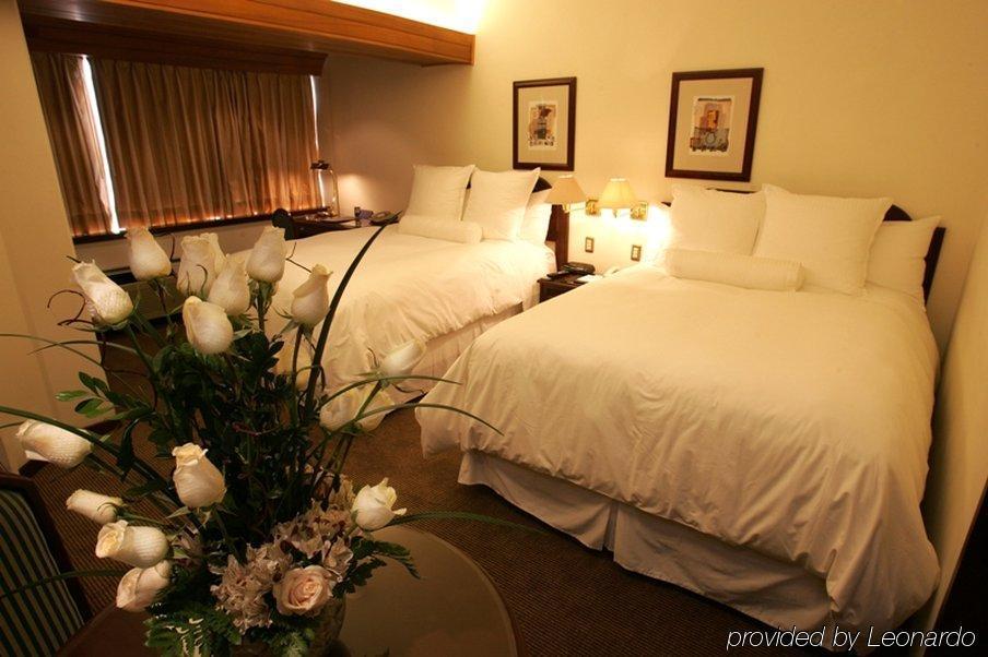 J&A Classic Hotel Lima Kamer foto A room at the hotel