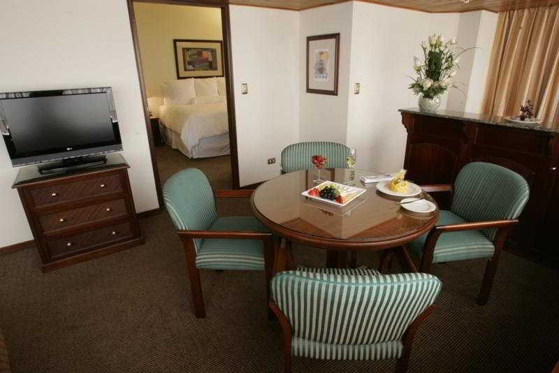 J&A Classic Hotel Lima Kamer foto A suite at the hotel